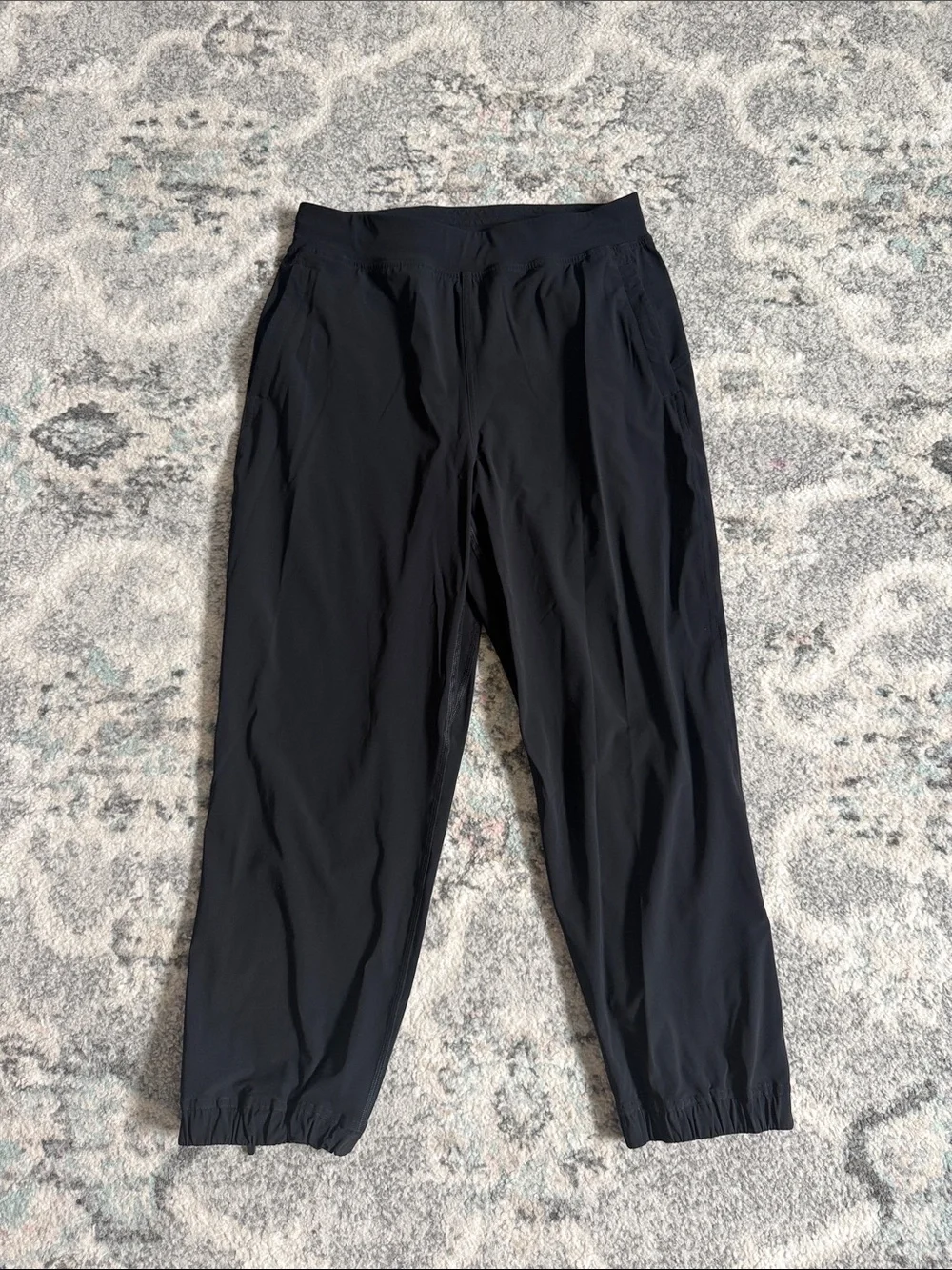 Lululemon Adapted State High-Rise Jogger Crop in Black Size 6